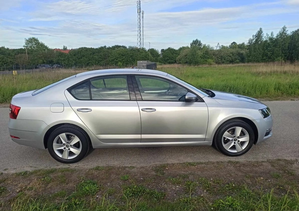 Skoda Octavia cena 55900 przebieg: 139000, rok produkcji 2018 z Zgierz małe 211